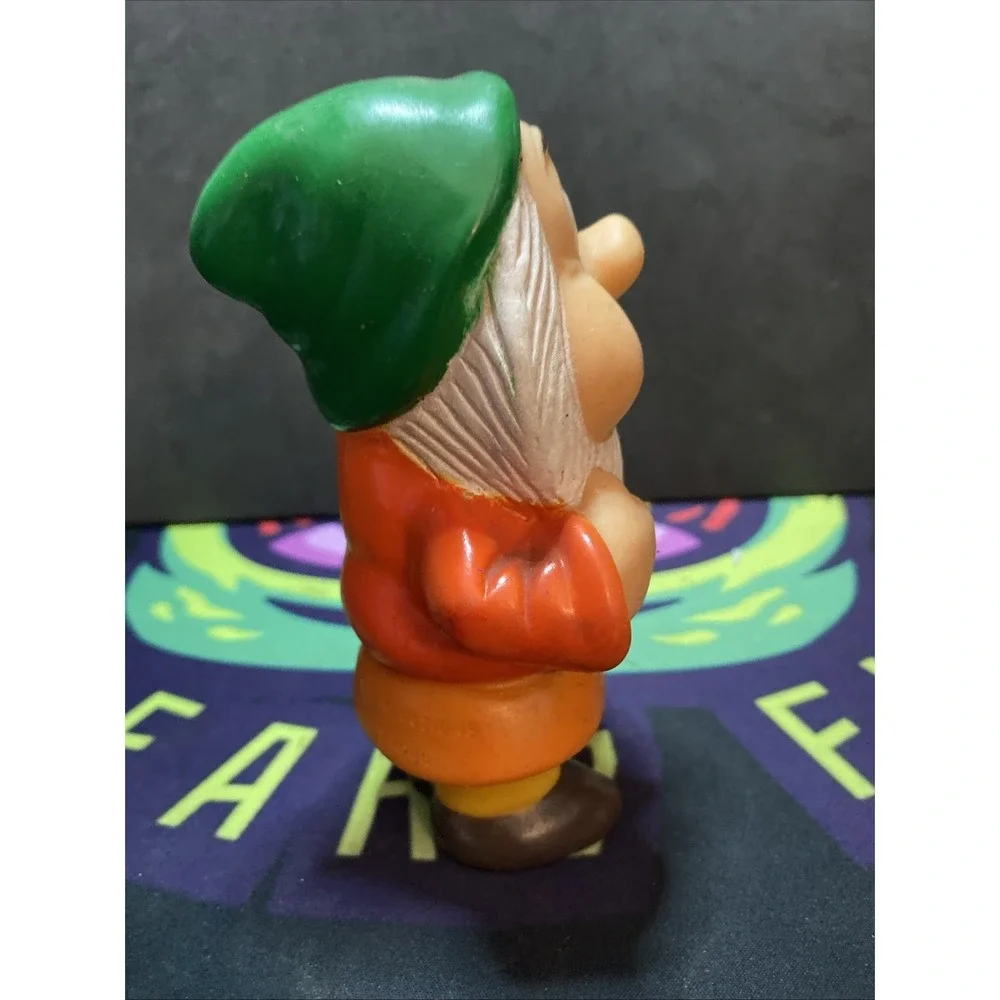 VINTAGE DISNEY SNOW WHITE'S DWARF SNEEZY RUBBER VINYL SQUEAKY DOLL TOY